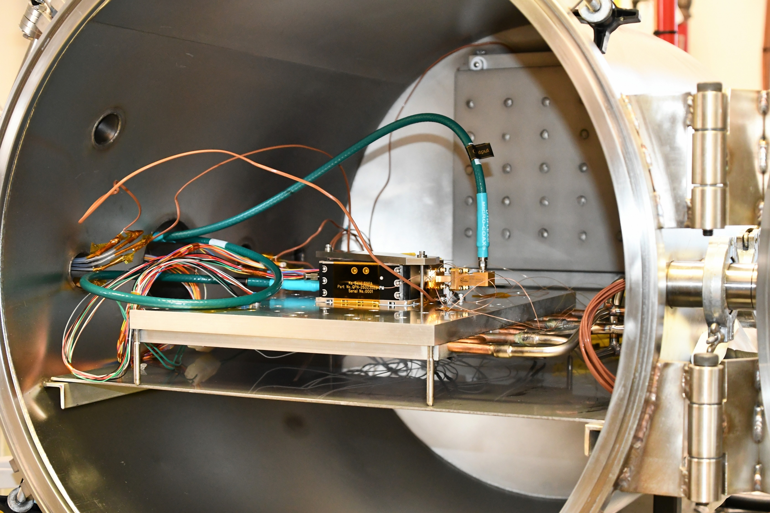 thermal vacuum test set up for Space-Qualified Millimeter-Wave Hardware